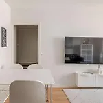 Apartman In Design District - Keybox Check-in, Balcony, Netflix