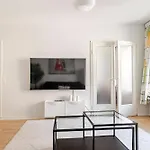 Apartman In Design District - Keybox Check-in, Balcony, Netflix *
