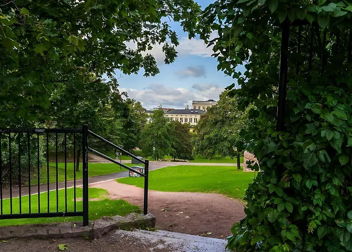 In Design District - Keybox Check-in, Balcony, Netflix *